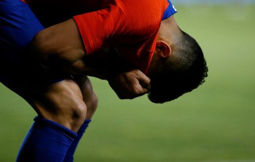Chile forward Alexis Sanchez' hopes of forcing his way back into favour at Manchester United suffer a blow due to injury