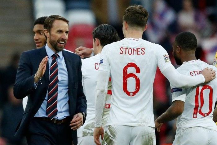 England manager Gareth Southgate congratulates his players after their dramatic win over Croatia