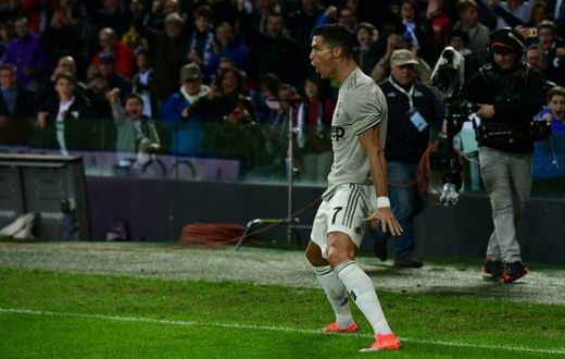 Cristiano Ronaldo celebrates his goal