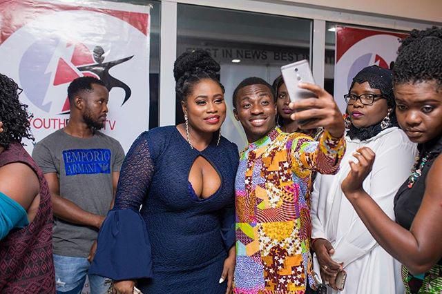Ghanaian actress, Lydia Forson takes selfies with fans