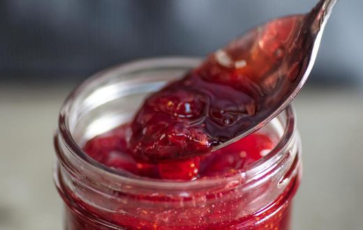 ___9104602___2018___11___14___16___20170717-preserving-strawberry-jam-vicky-wasik-4-1500x1125