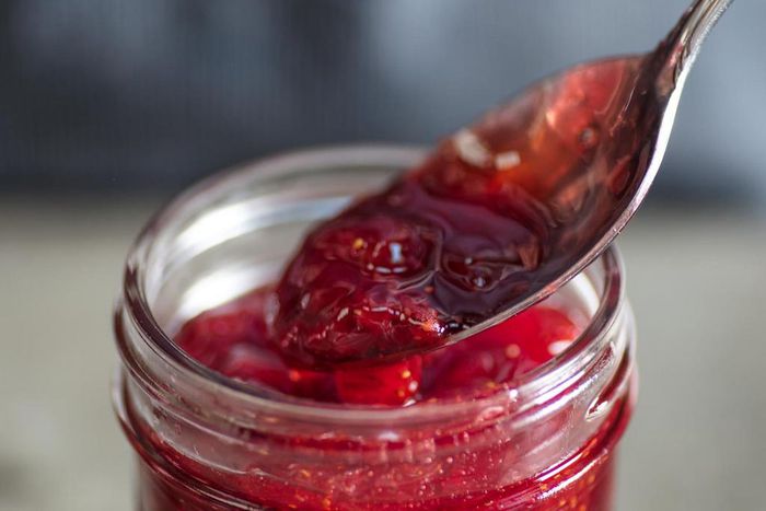 ___9104602___2018___11___14___16___20170717-preserving-strawberry-jam-vicky-wasik-4-1500x1125