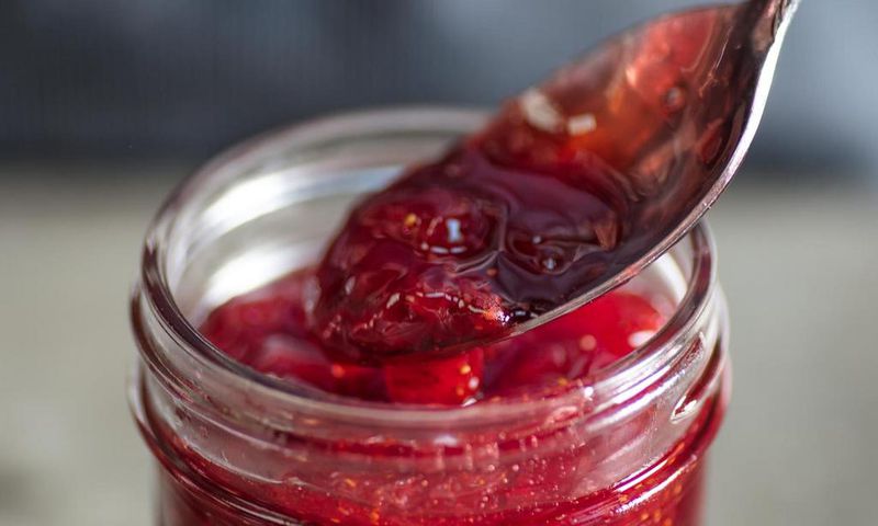 ___9104602___2018___11___14___16___20170717-preserving-strawberry-jam-vicky-wasik-4-1500x1125