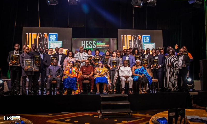 All award winners with dignitaries after the ceremony
