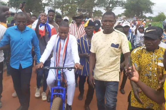 Joseph Dindiok Kpemka rides bicycle