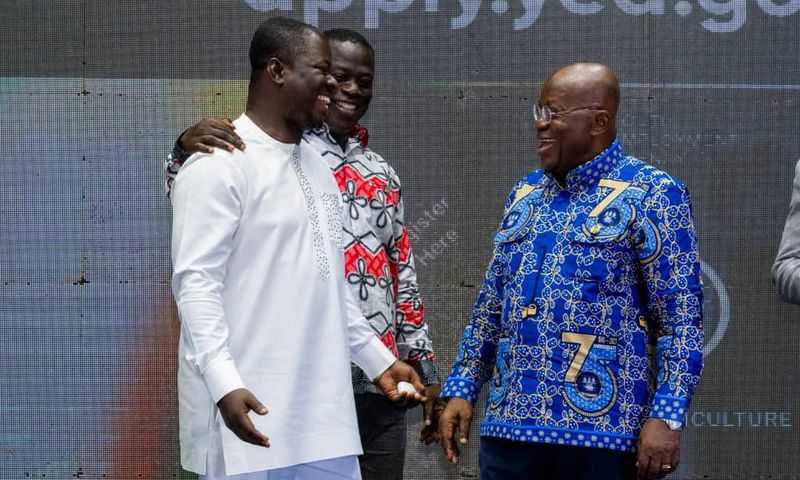 Nana Addo with YEA officials