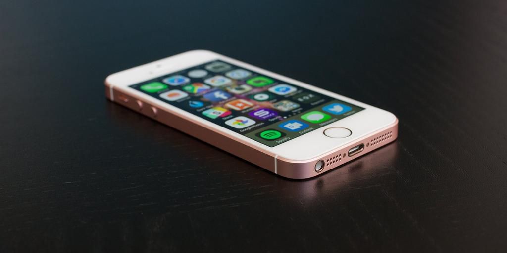 Android phones everywhere are adopting the iPhone's 'notch' design — and it's causing them to miss a golden opportunity