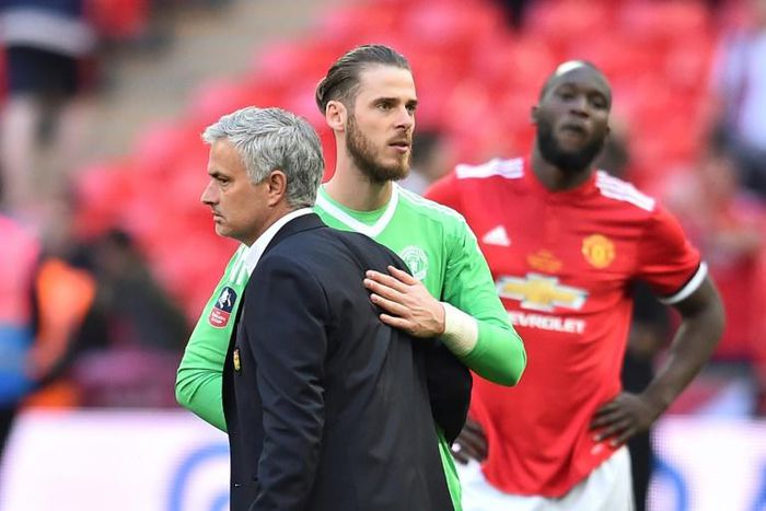 David de Gea will commit himself to Manchester United by signing a new contract claims the club's manager Jose Mourinho