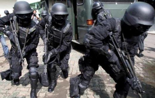 An armed group of policemen have apprehended 50 suspected internet fraudsters in Ghana.