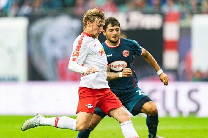 Sweden playmaker Emil Forsberg rescued a Bundesliga point for RB Leipzig with a second-half penalty in their 1-1 draw at Eintracht Frankfurt on Sunday.