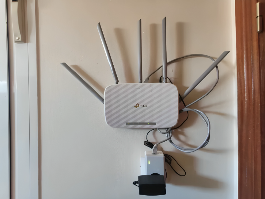 Common ways your WiFi router is the cause of your internet problems ...