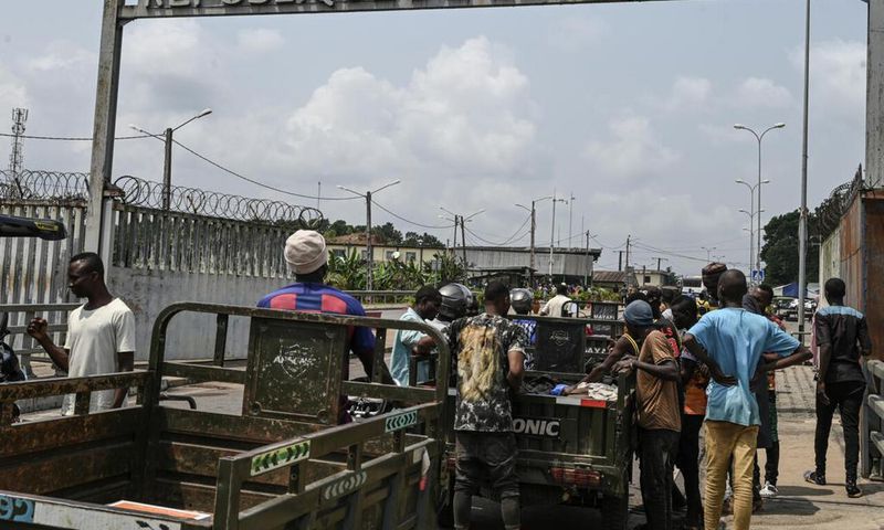 Elubo border