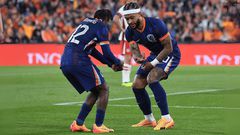 Memphis Depay celebrates goal for Netherlands by dancing Adowa with Frimpong (Video)