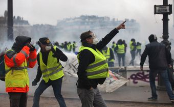 Paris demo mask