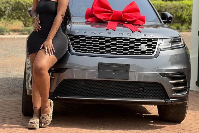 Fantana gets new Range Rover gift from her mother, shows it off in new post (PHOTOS)
