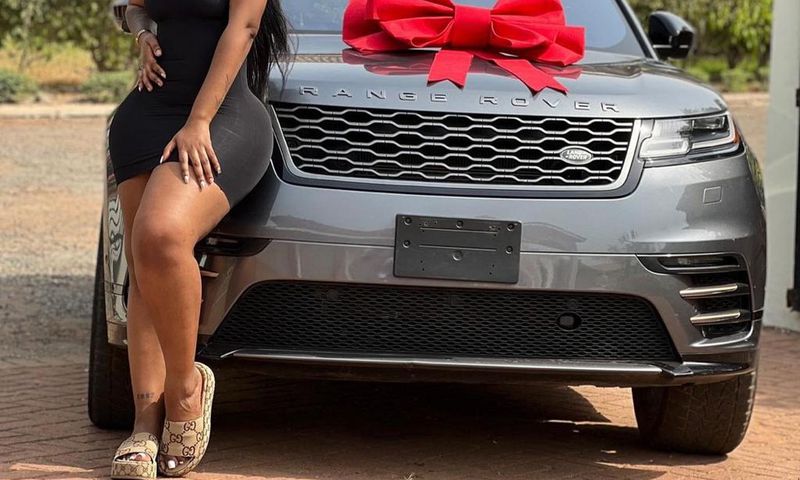 Fantana gets new Range Rover gift from her mother, shows it off in new post (PHOTOS)