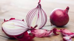 4 reasons why you should apply onion on your face