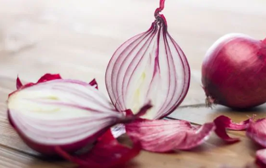 4 reasons why you should apply onion on your face