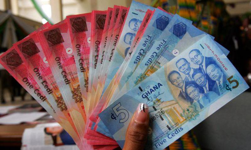 Residents in shock as a strange rich man keeps paying their debts and dropping money envelopes at their doorsteps (video)