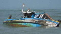 Boat capsizes