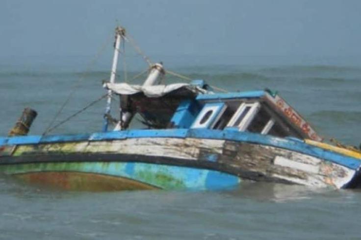 Boat capsizes
