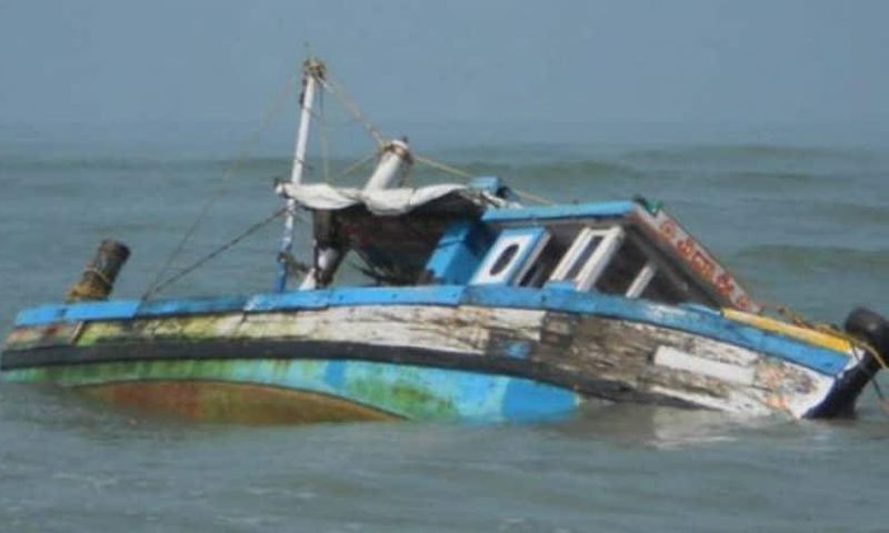 Boat capsizes
