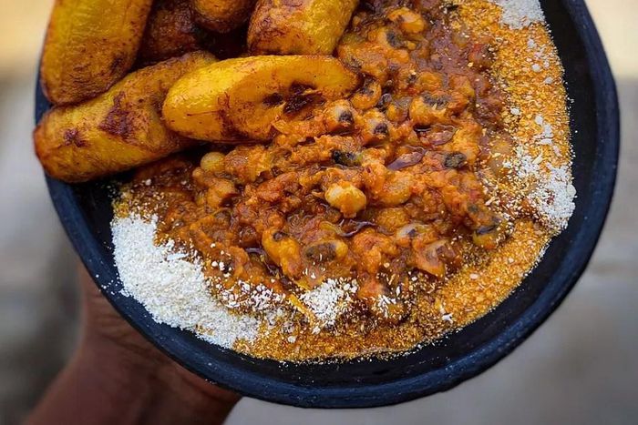 Gobe (Gari and beans)