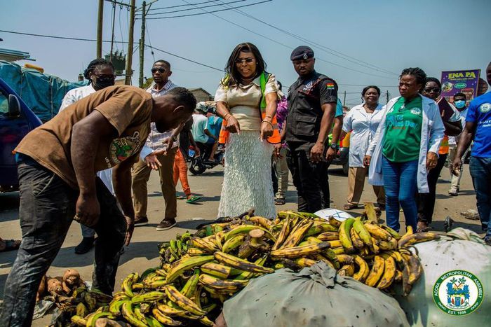 Selling food on bare floor