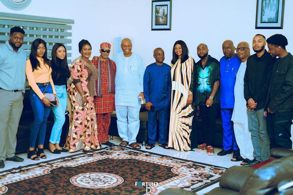 Davido's family meets Chioma's website