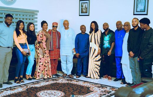 Davido's family meets Chioma's website