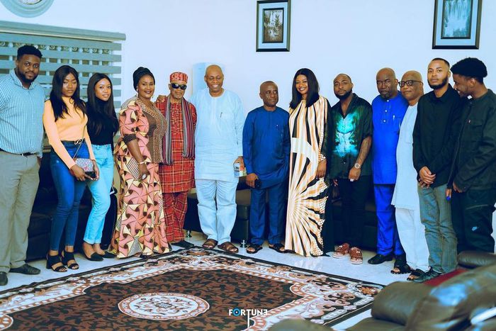 Davido's family meets Chioma's website