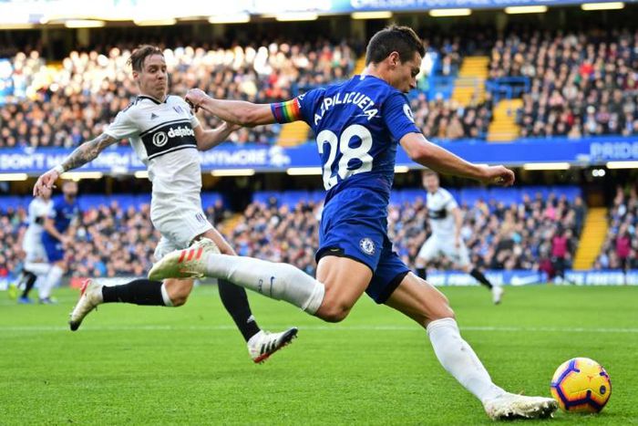 Long serving Chelsea defender Cesar Azpilicueta signed a new four year contract which if he sees it out will take him to 10 years with the club