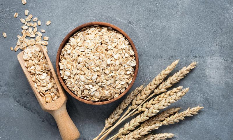 Oats, rolled oats, whole grains