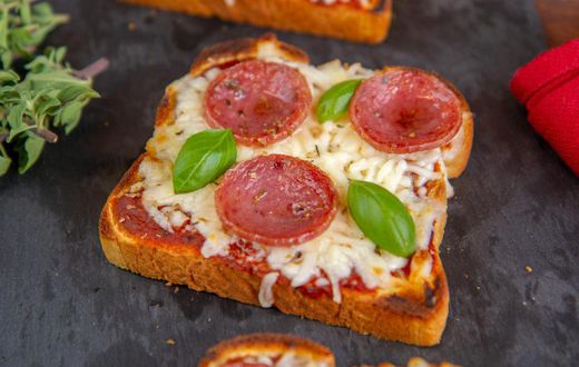 Pizza toast [Martin's famous potato rolls and bread]