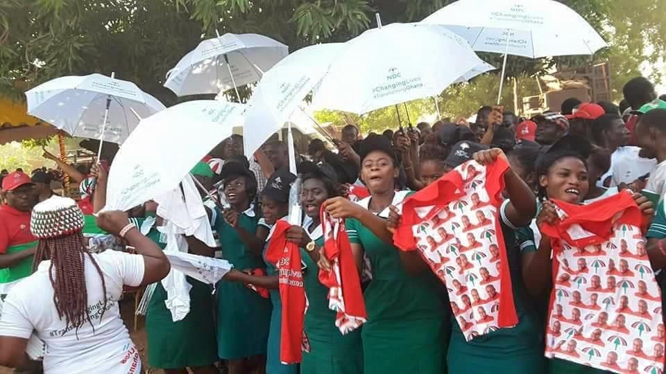 Ashanti region: 'Disappointed' nurses mob Mahama