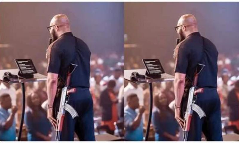 ‘I came prepared’ – Pastor says as he preaches while holding AK47
