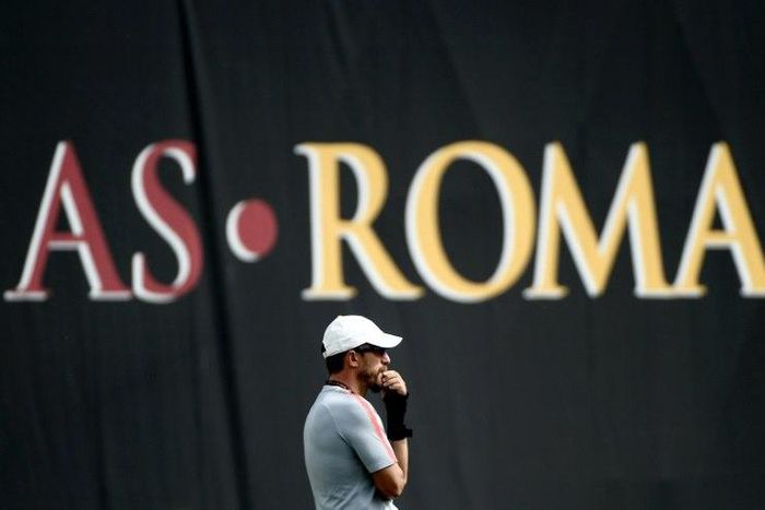 Roma coach Eusebio Di Francesco under pressure after embarrasing defeat to Bologna.