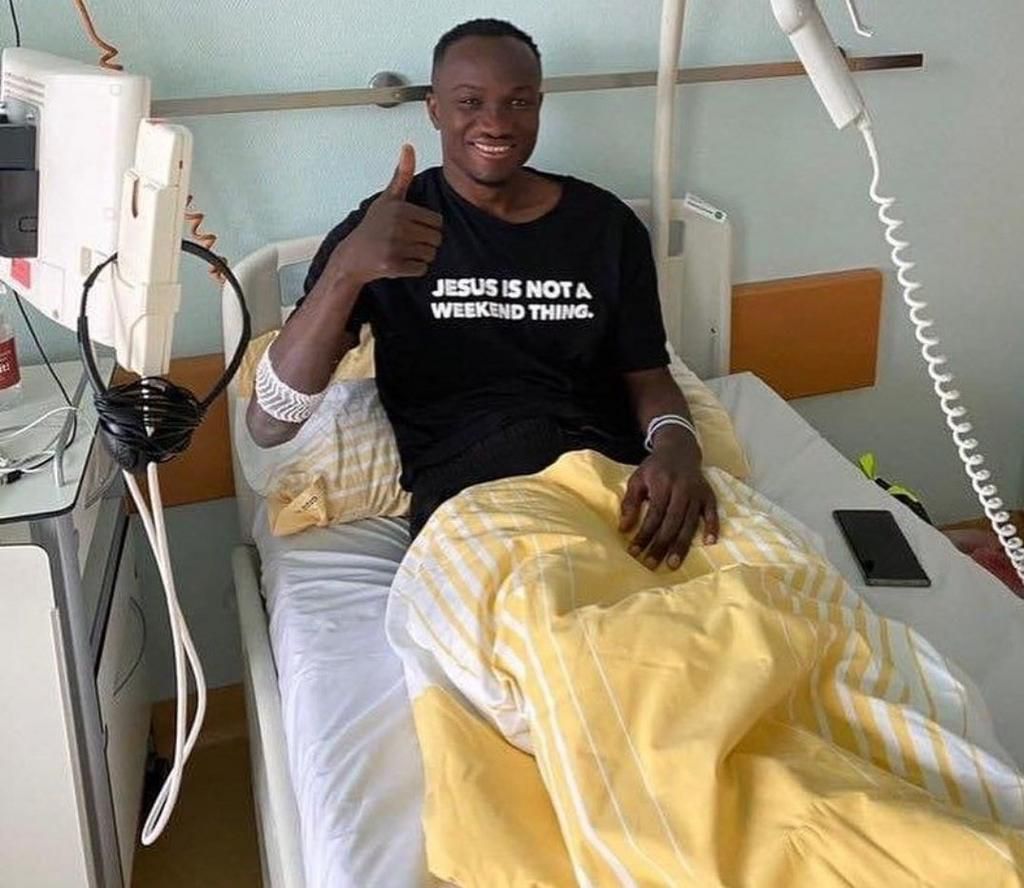 Photo shows Raphael Dwamena stable and responding to treatment after collapsing during match