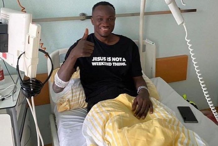 Photo shows Raphael Dwamena stable and responding to treatment after collapsing during match