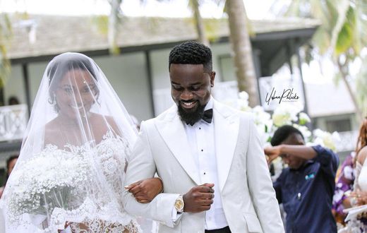 Sarkodie finally shares official photos from the white wedding ceremony