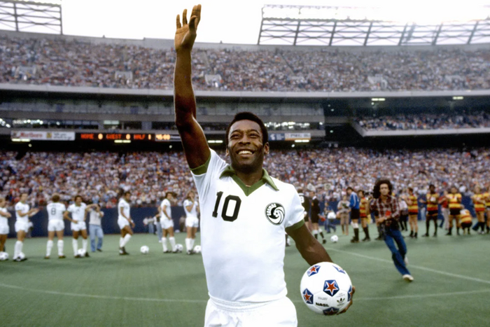 Pele’s name added to dictionary as adjective that means ‘out of the ordinary’
