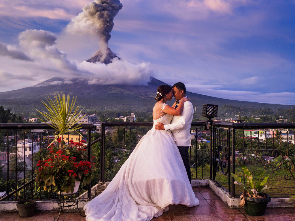 17 of the most ridiculous viral wedding stories of 2018