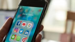 social media apps facebookk whatsapp instagram