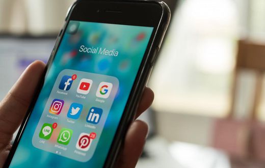 social media apps facebookk whatsapp instagram