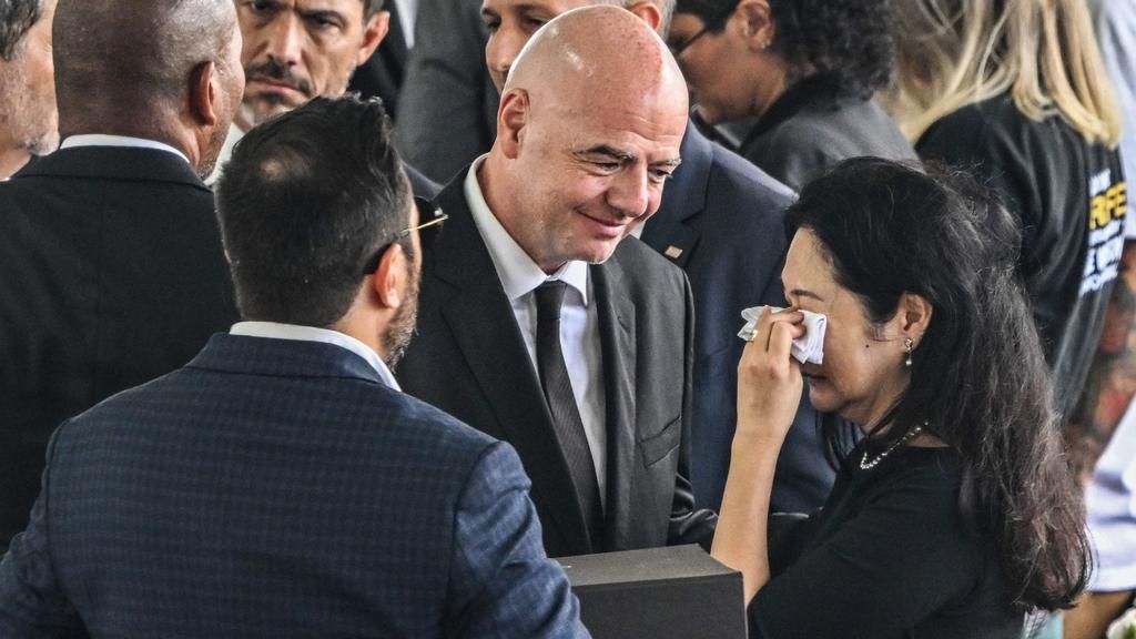 FIFA President Gianni Infantino with Pele's widow, Marcia Aoki