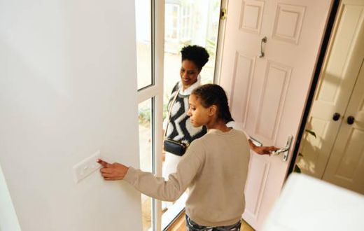 Turning off the lights before you leave home [istockphoto]