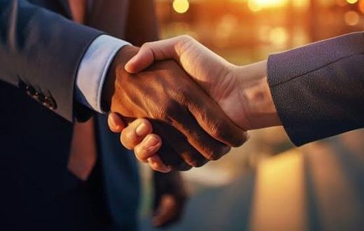 What does your handshake say about your health? [Freepik]