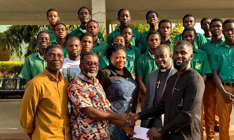 Felix Manford donates to alma mata