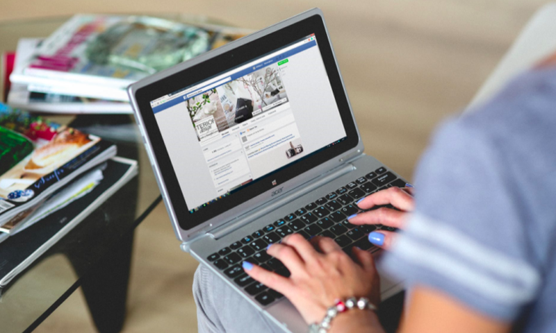 How to get a girl on social media