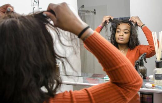 Here's why Nigerian women need to press pause on human hair wigs [istockphoto]
